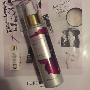 Kiss Radiant orchid by pure romance